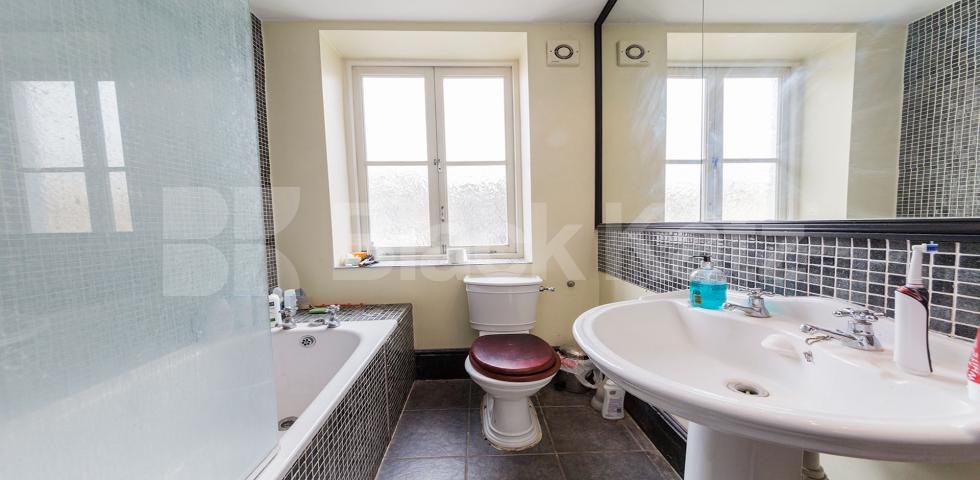 			2 Bedroom, 1 bath, 1 reception Flat			 Kendal Street, Hyde Park